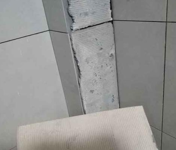 安图瓷砖空鼓维修公司分享下厨房瓷砖脱落的补救措施。